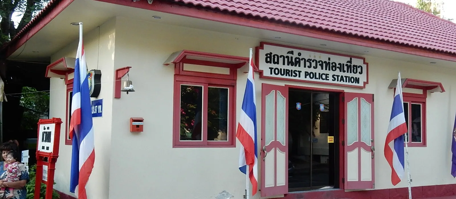 Ambassade og hjelp — for nordmenn i Thailand