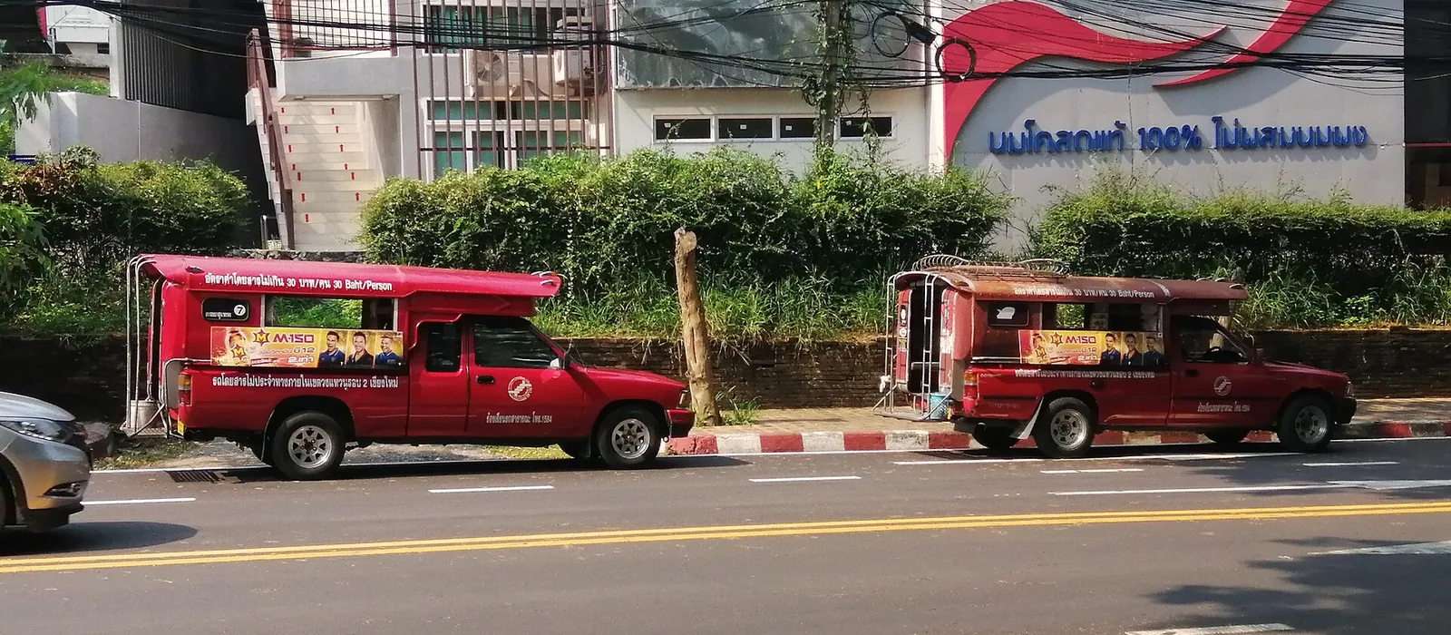 Hvordan fungerer røde songthaew i Chiang Mai?